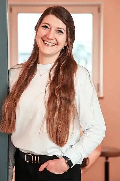 Julia Ebermann, Physiotherapeutin